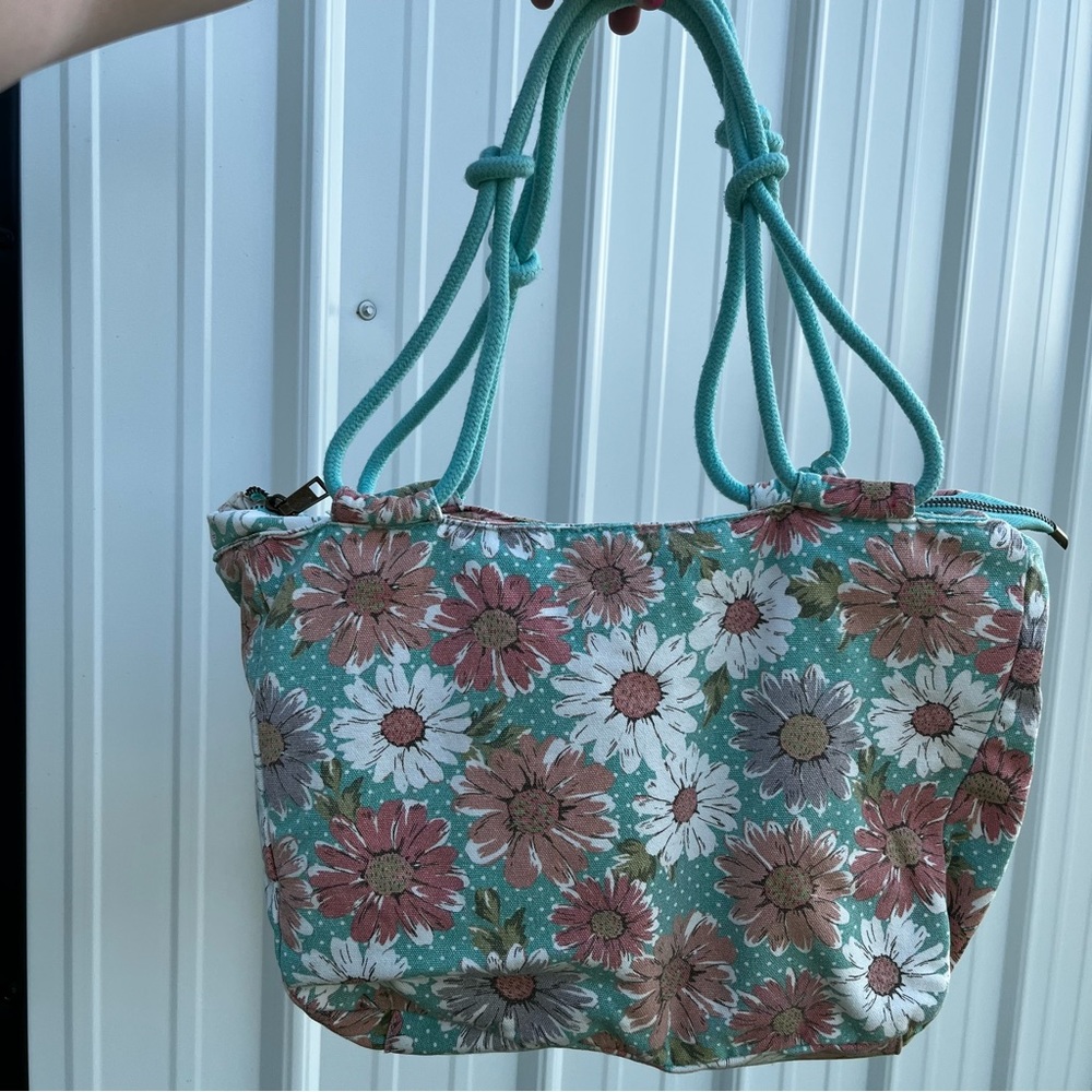 FARMHOUSE Dasiey Cabin Shoulder Bag